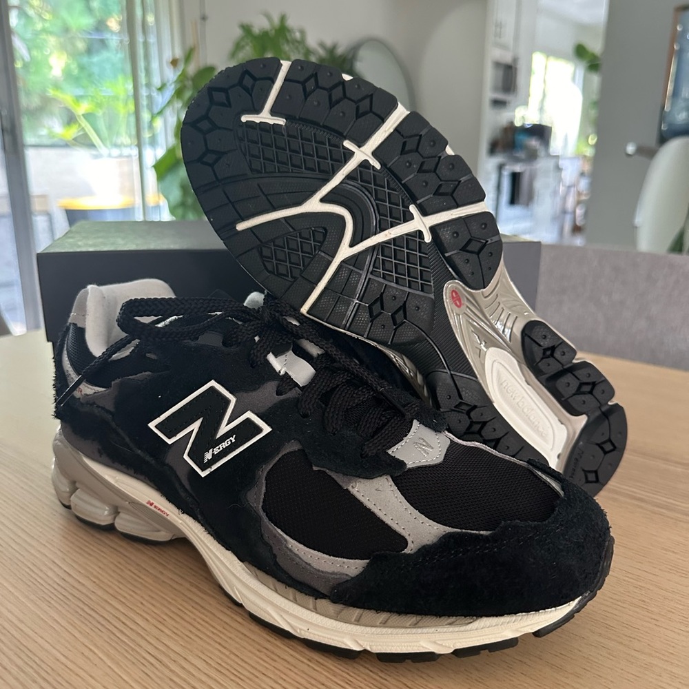 Men’s - New Balance - 2002r protection pack - Black/White - Size 9